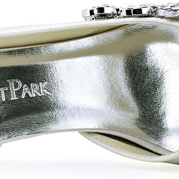 GORGEOUS WEDDING SHOES WITH ORIGINAL BOX!!! NEVER WORN! - Picture 3 of 6